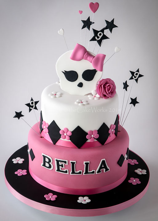 Monster High themed birthday cake - "Freaky just got Fabulous"