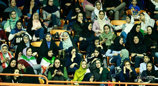 تماشاگران زن والیبال لیگ جهانی