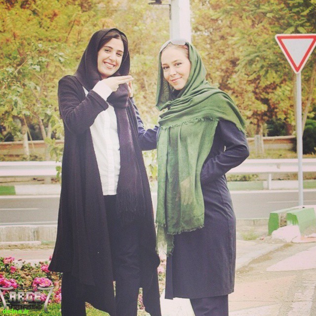 بیوگرافی نازنین پیرکاری مجری