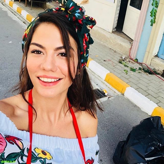 4 - بیوگرافی Demet Özdemir