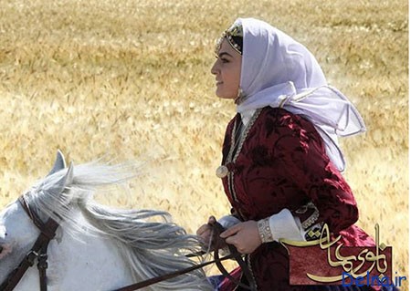 زندگی نامه مریم مومنی